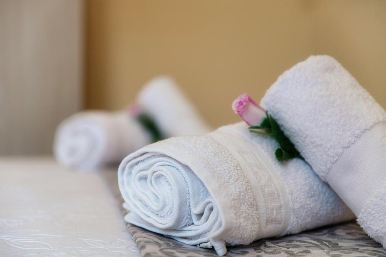 B&B La Corte And Home Restaurant - Free Parking - 10 Minutes To The Lake And Centre Tavernerio Exterior foto