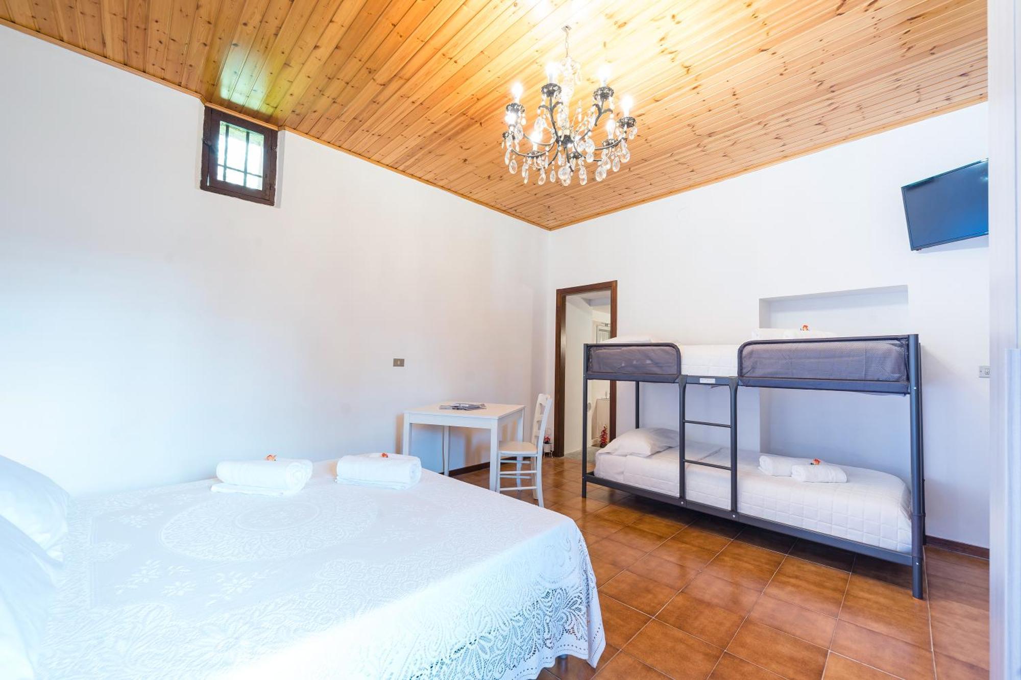 B&B La Corte And Home Restaurant - Free Parking - 10 Minutes To The Lake And Centre Tavernerio Exterior foto
