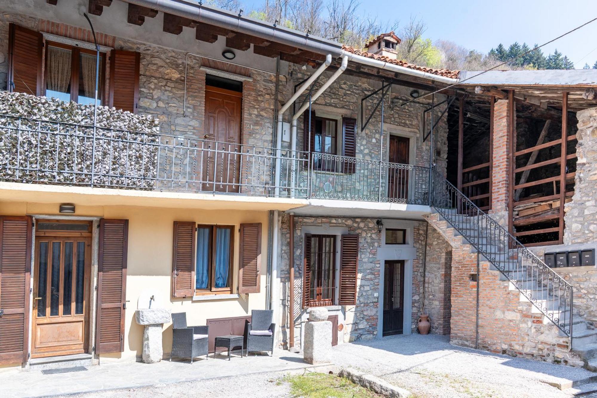 B&B La Corte And Home Restaurant - Free Parking - 10 Minutes To The Lake And Centre Tavernerio Exterior foto