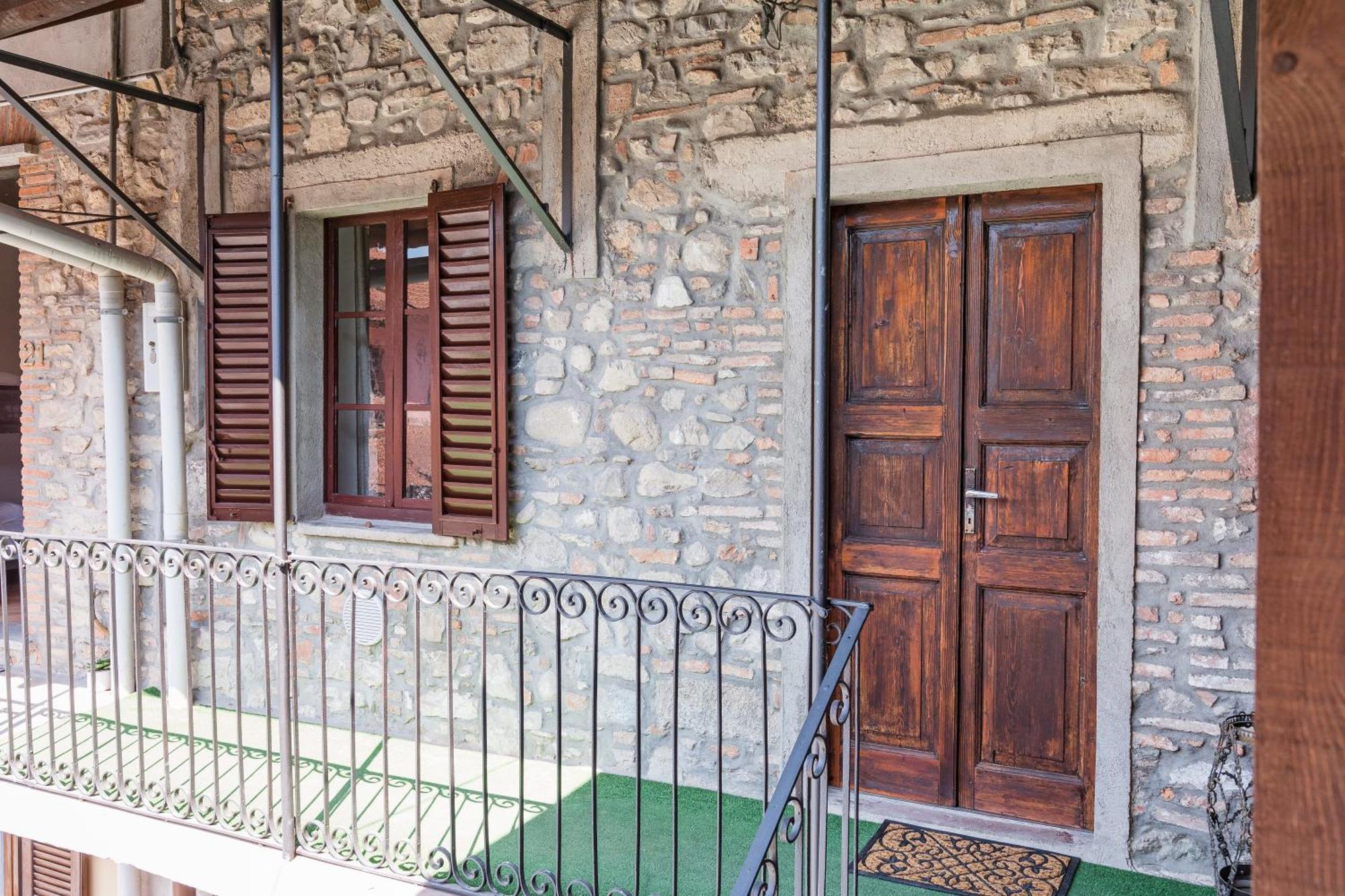 B&B La Corte And Home Restaurant - Free Parking - 10 Minutes To The Lake And Centre Tavernerio Exterior foto
