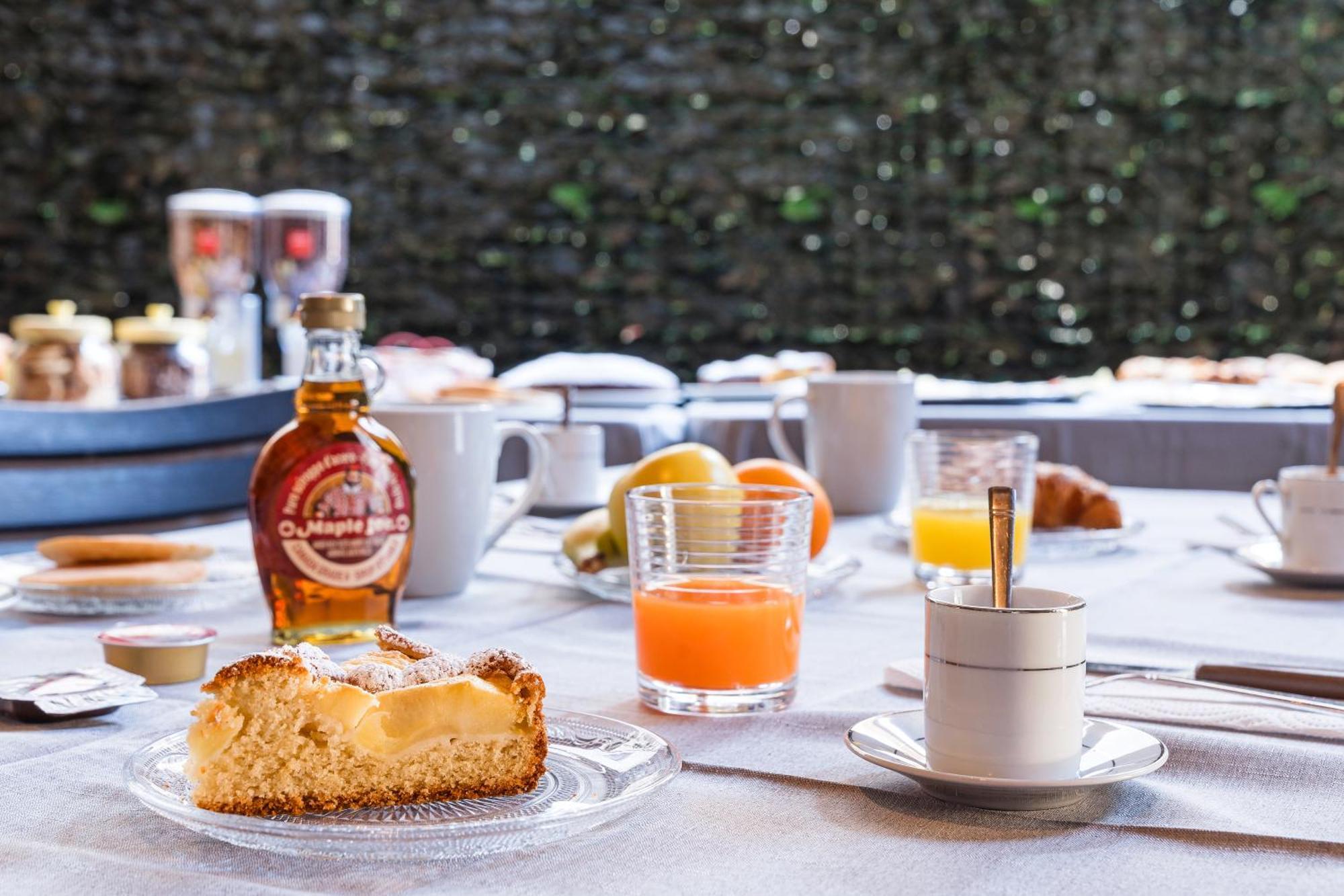 B&B La Corte And Home Restaurant - Free Parking - 10 Minutes To The Lake And Centre Tavernerio Exterior foto