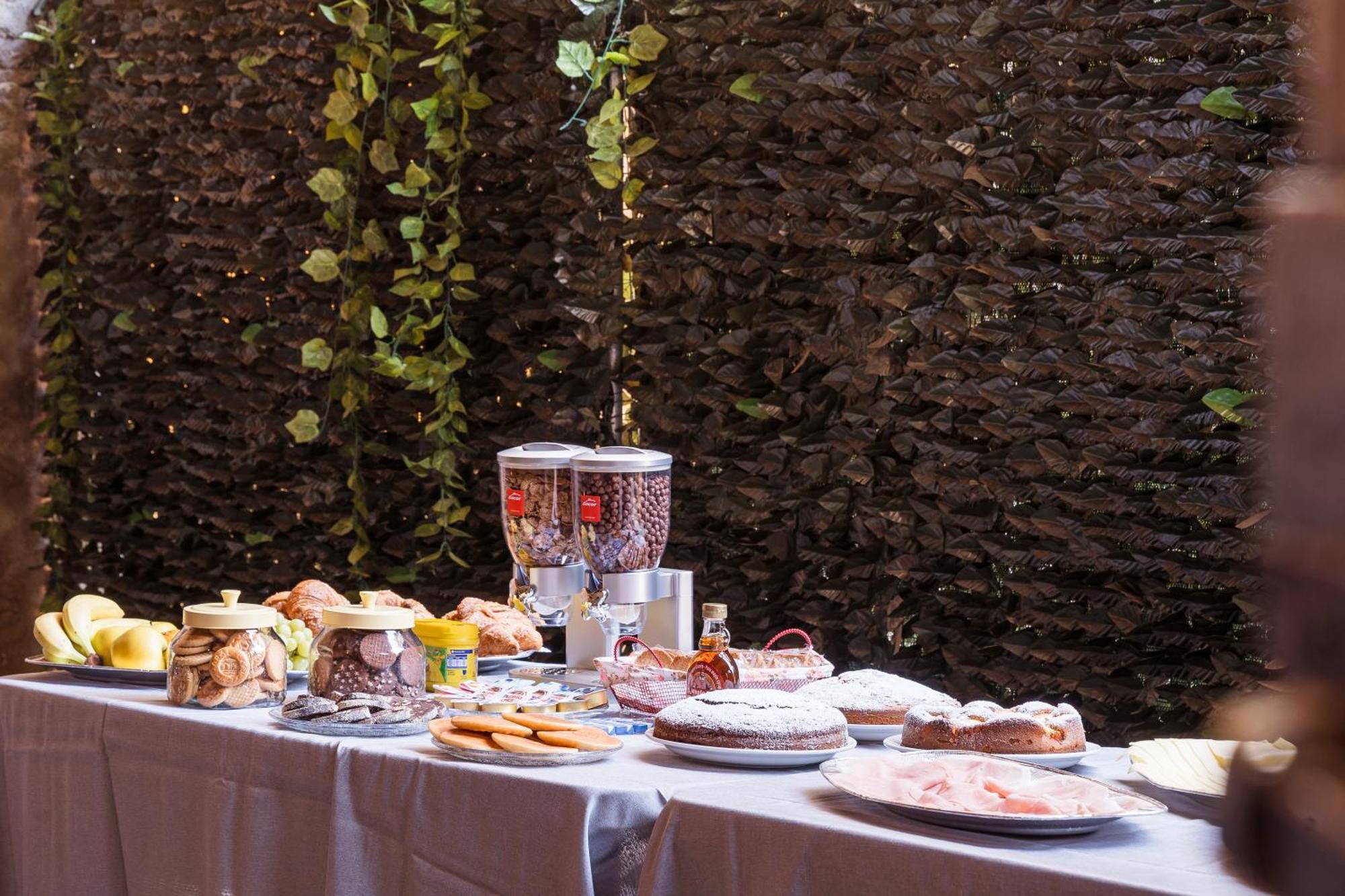 B&B La Corte And Home Restaurant - Free Parking - 10 Minutes To The Lake And Centre Como Exterior foto
