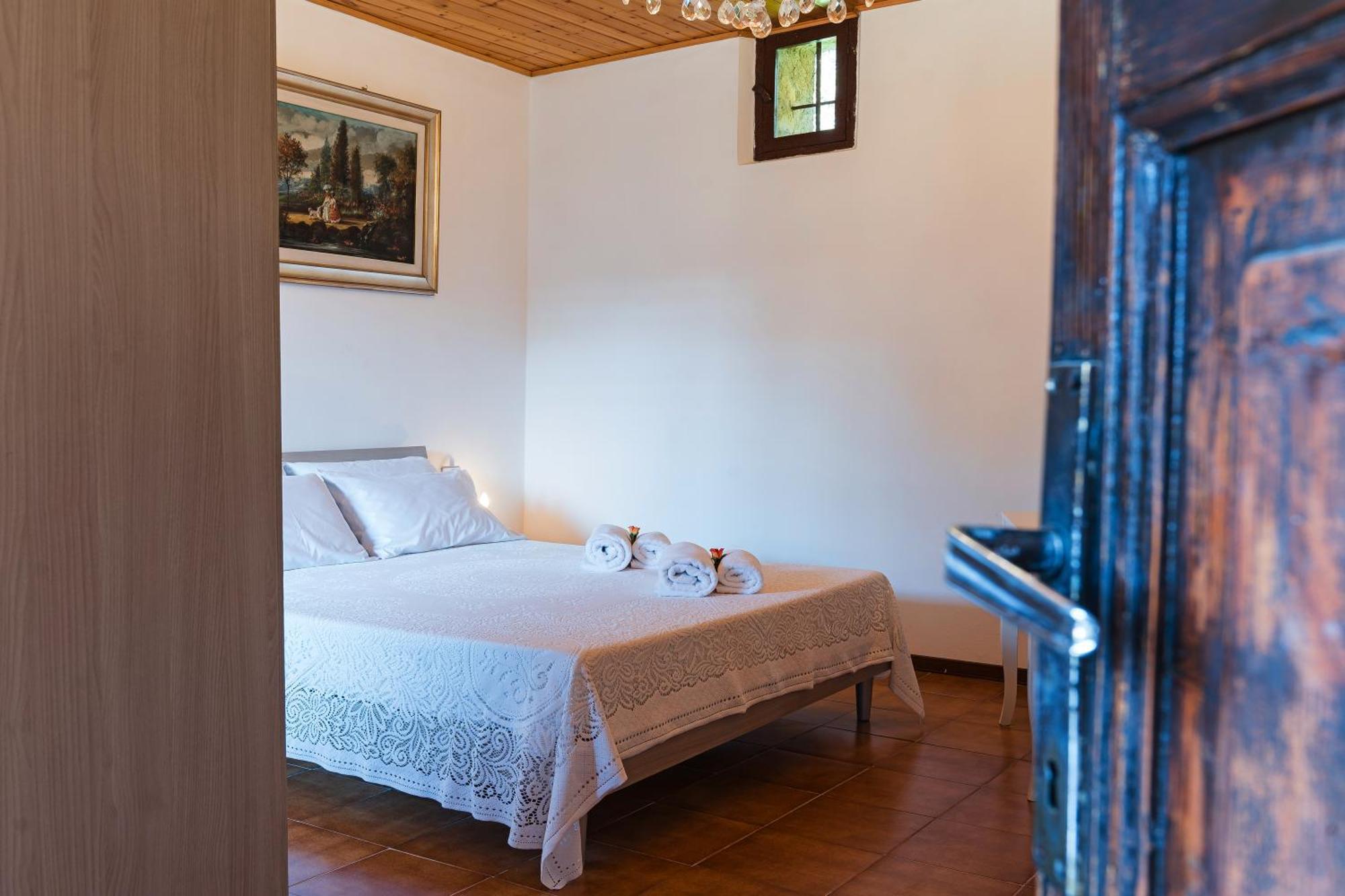 B&B La Corte And Home Restaurant - Free Parking - 10 Minutes To The Lake And Centre Tavernerio Exterior foto