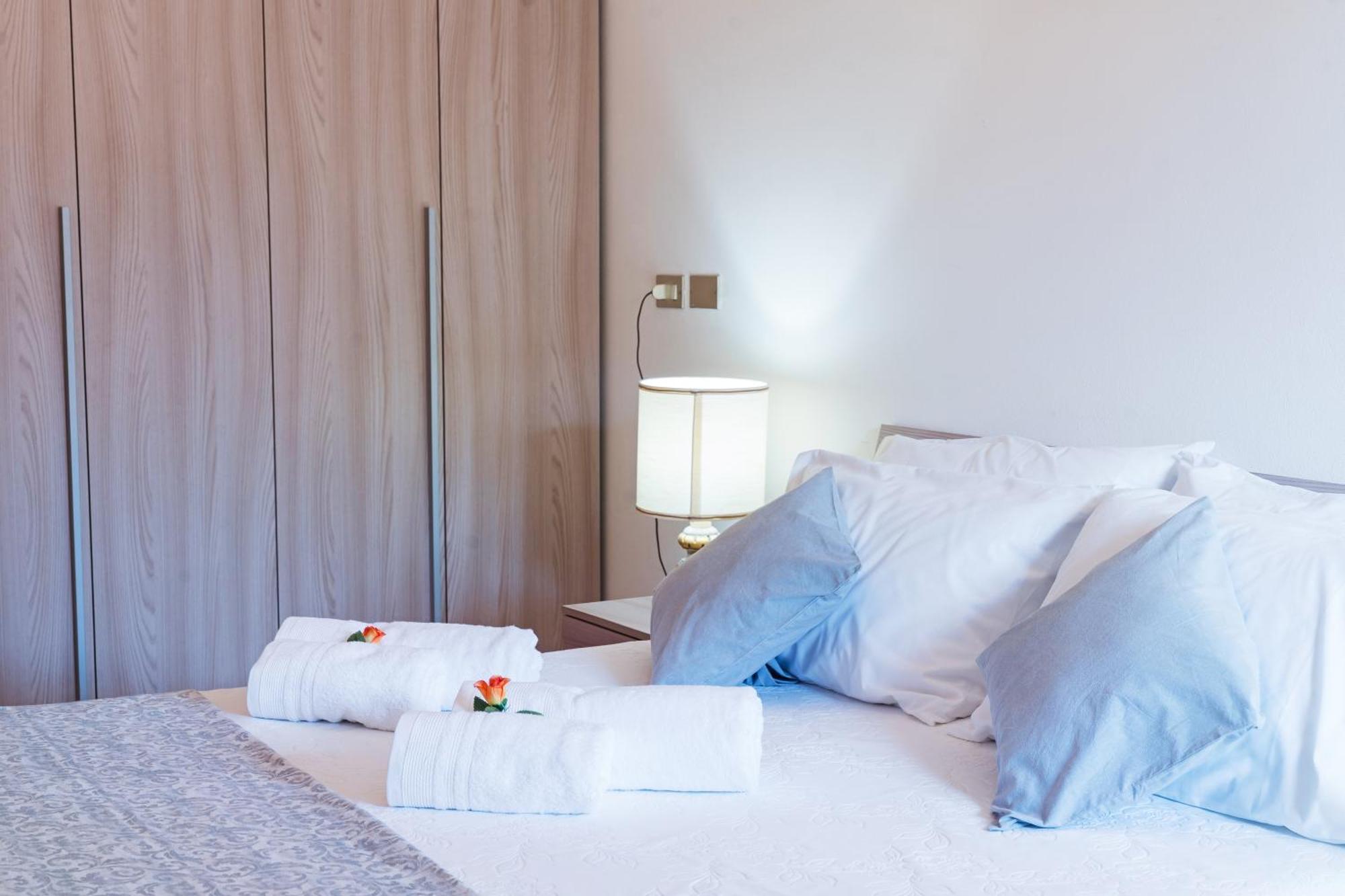 B&B La Corte And Home Restaurant - Free Parking - 10 Minutes To The Lake And Centre Como Exterior foto