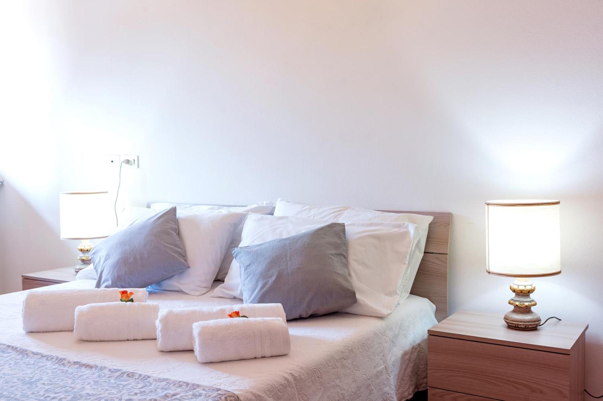B&B La Corte And Home Restaurant - Free Parking - 10 Minutes To The Lake And Centre Como Exterior foto