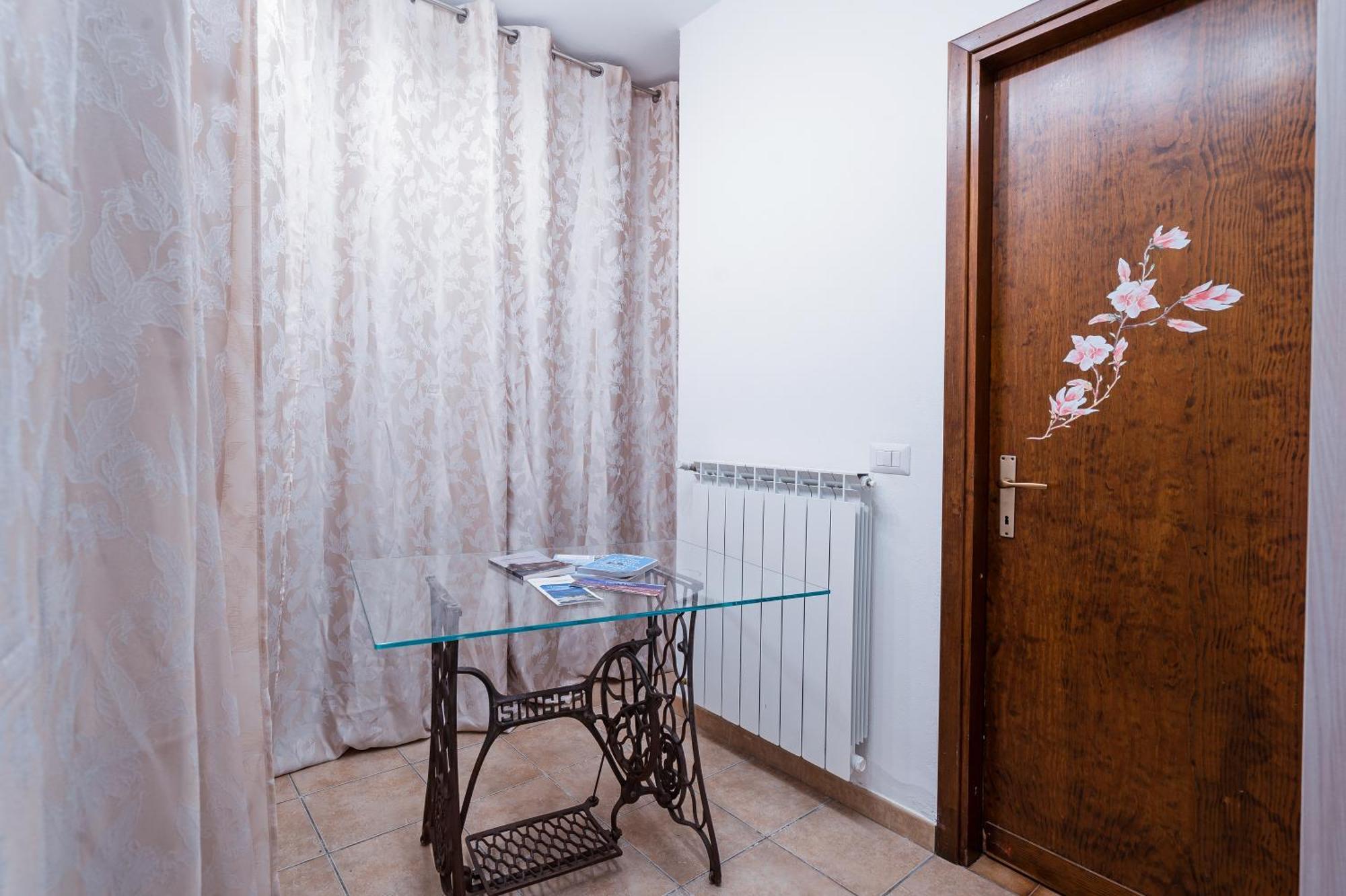 B&B La Corte And Home Restaurant - Free Parking - 10 Minutes To The Lake And Centre Tavernerio Exterior foto