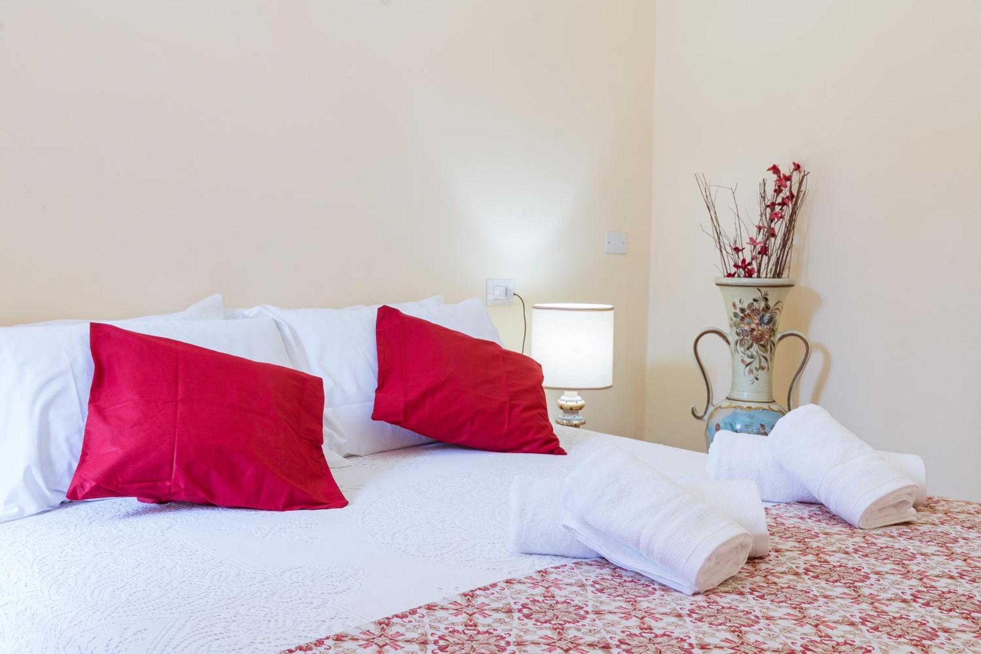 B&B La Corte And Home Restaurant - Free Parking - 10 Minutes To The Lake And Centre Como Exterior foto