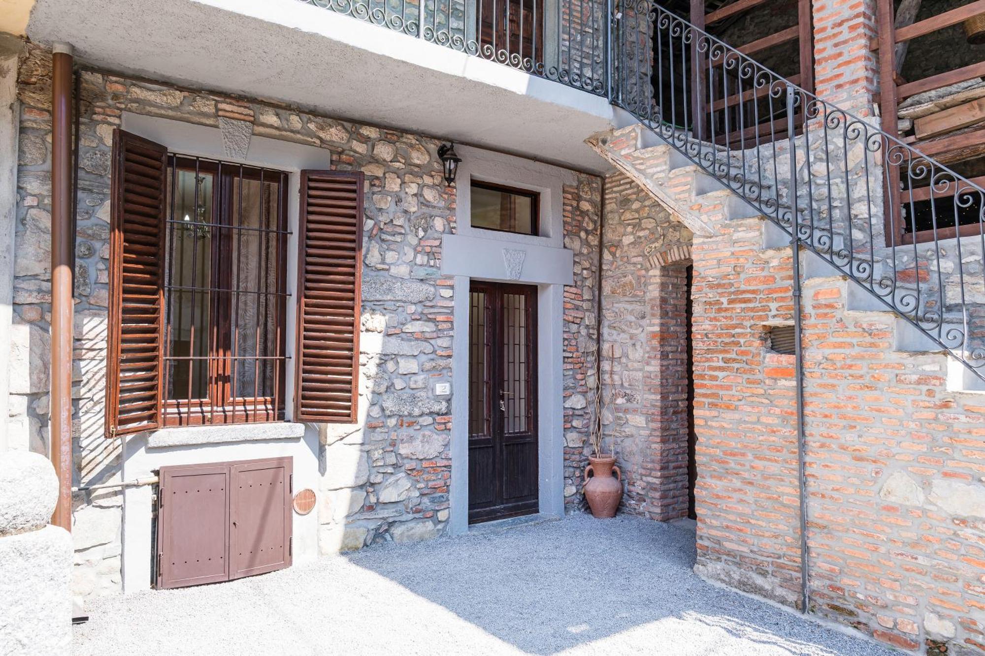 B&B La Corte And Home Restaurant - Free Parking - 10 Minutes To The Lake And Centre Tavernerio Exterior foto