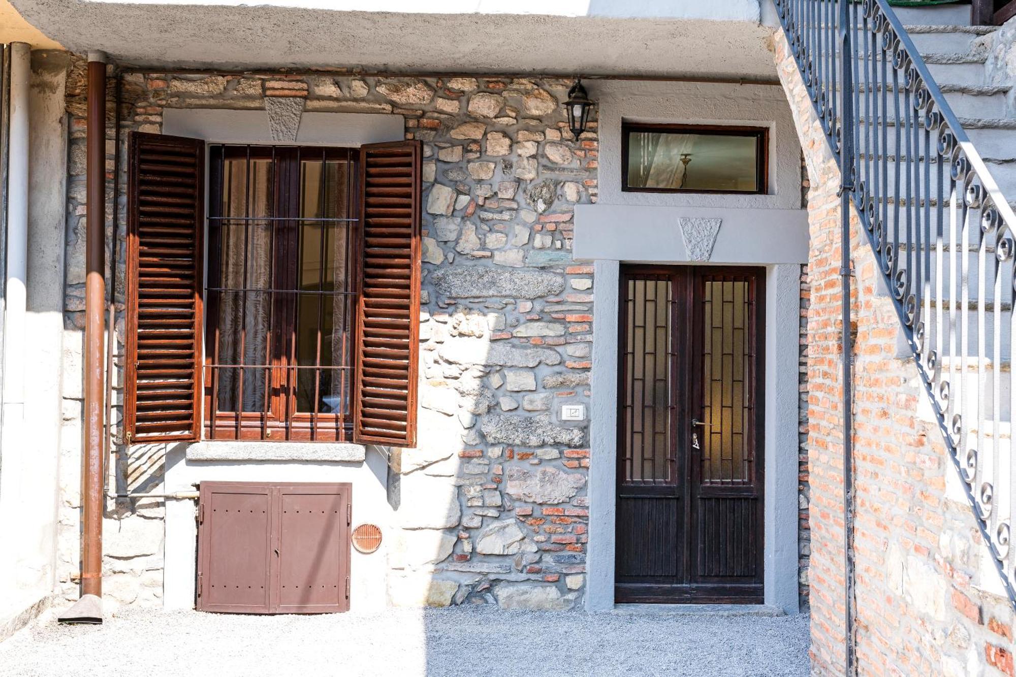 B&B La Corte And Home Restaurant - Free Parking - 10 Minutes To The Lake And Centre Tavernerio Exterior foto